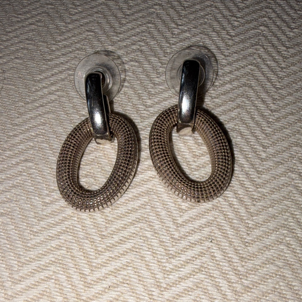 Elegant Silver textured Earrings